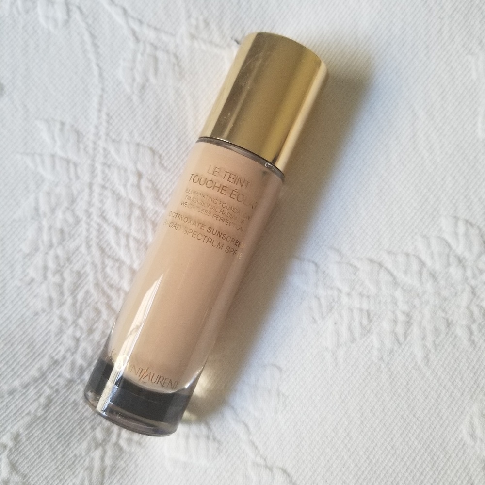 YSL Touche Eclat le Tient Radience Foundation